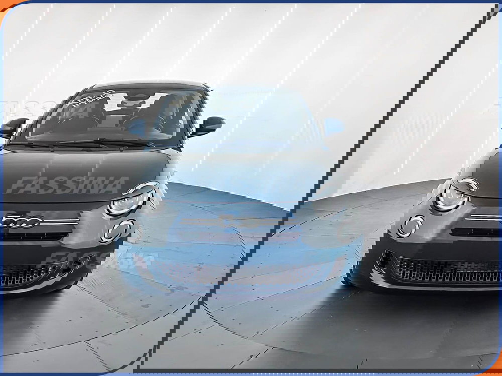 Fiat 500 nuova a Milano (2)