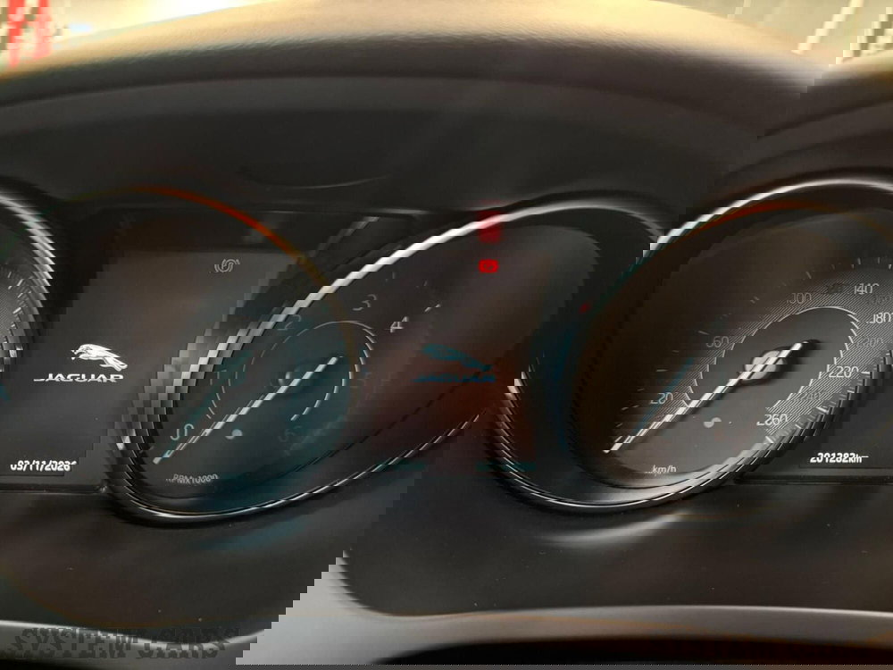 Jaguar E-Pace usata a Varese (8)