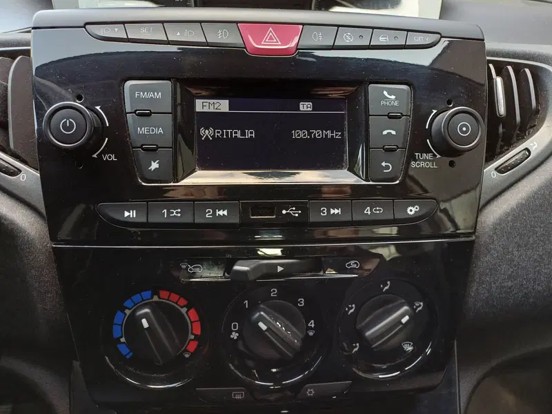 Lancia Ypsilon usata a Modena (13)