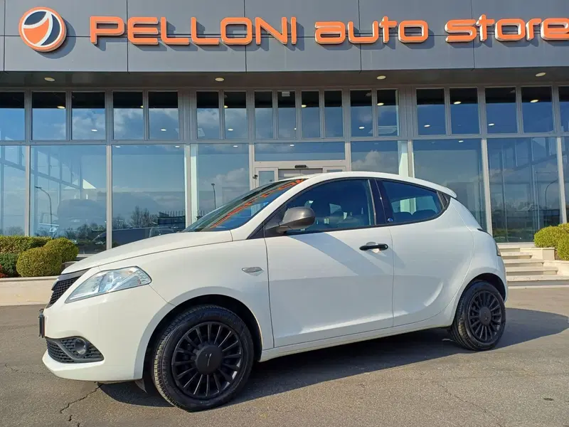 Lancia Ypsilon usata a Modena (15)