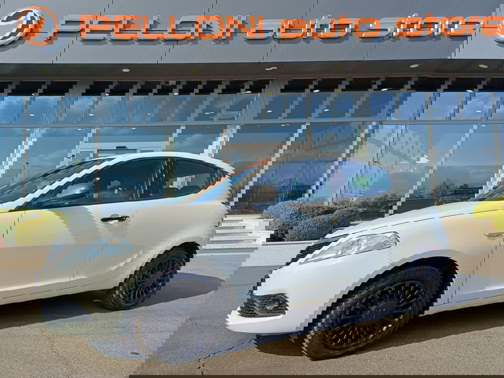 Lancia Ypsilon usata a Modena (15)