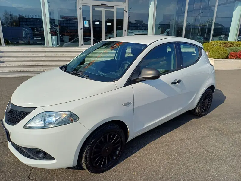 Lancia Ypsilon usata a Modena (2)