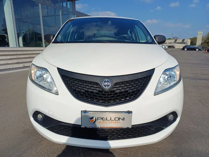 Lancia Ypsilon usata a Modena (4)
