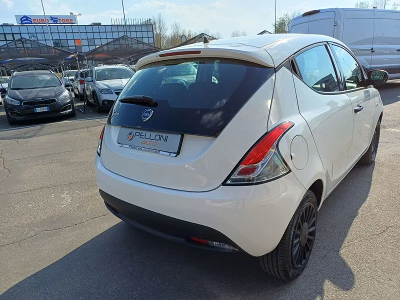 Lancia Ypsilon usata a Modena (5)