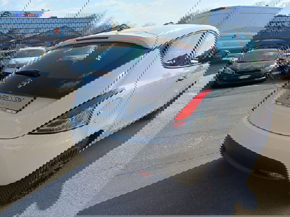 Lancia Ypsilon usata a Modena (5)