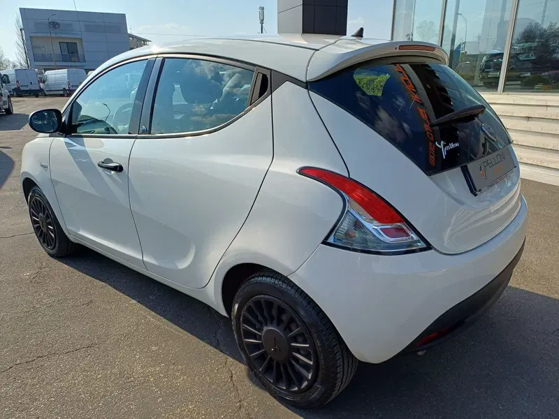 Lancia Ypsilon usata a Modena (7)