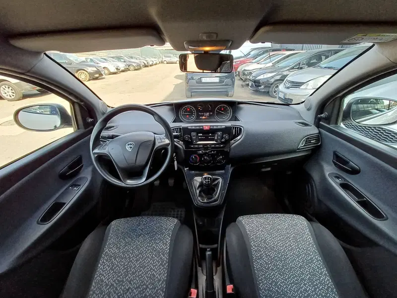 Lancia Ypsilon usata a Modena (8)