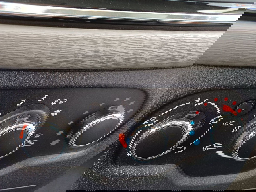 Dacia Lodgy usata a Modena (13)