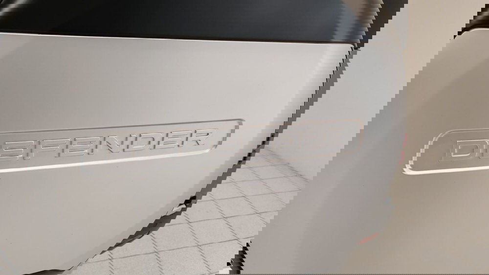 Land Rover Defender usata a Novara (13)