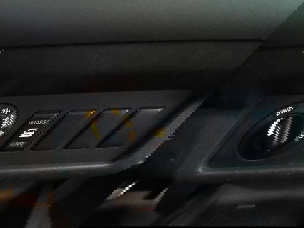 Nissan Navara usata a Varese (15)