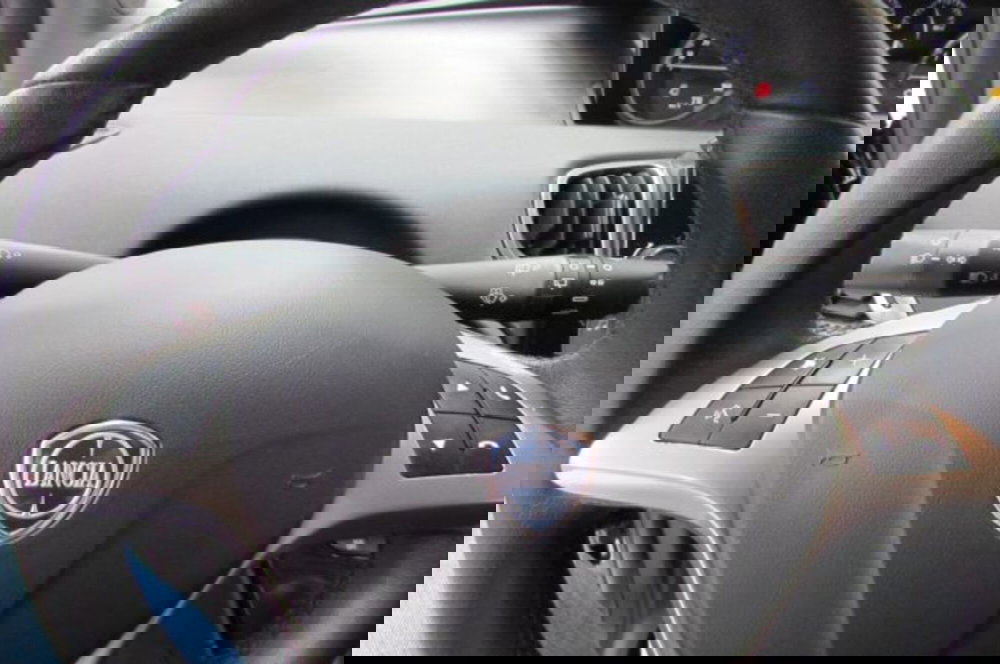 Lancia Ypsilon usata a Milano (11)