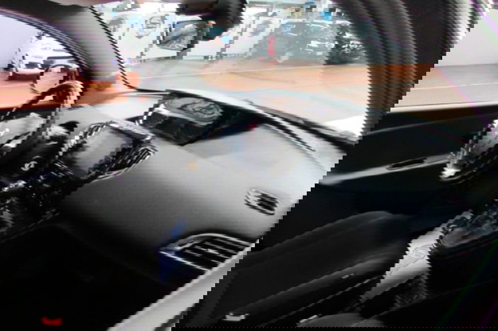 Lancia Ypsilon usata a Milano (16)