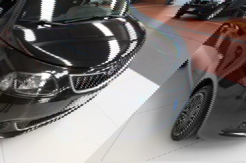 Lancia Ypsilon usata a Milano (17)