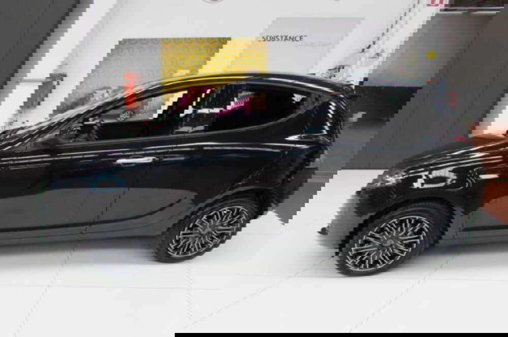 Lancia Ypsilon usata a Milano (4)