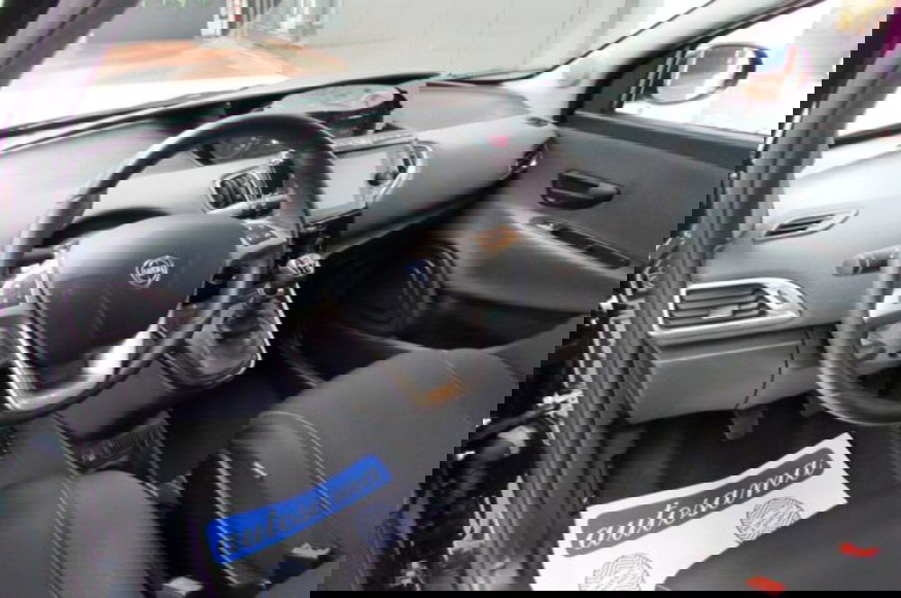 Lancia Ypsilon usata a Milano (7)