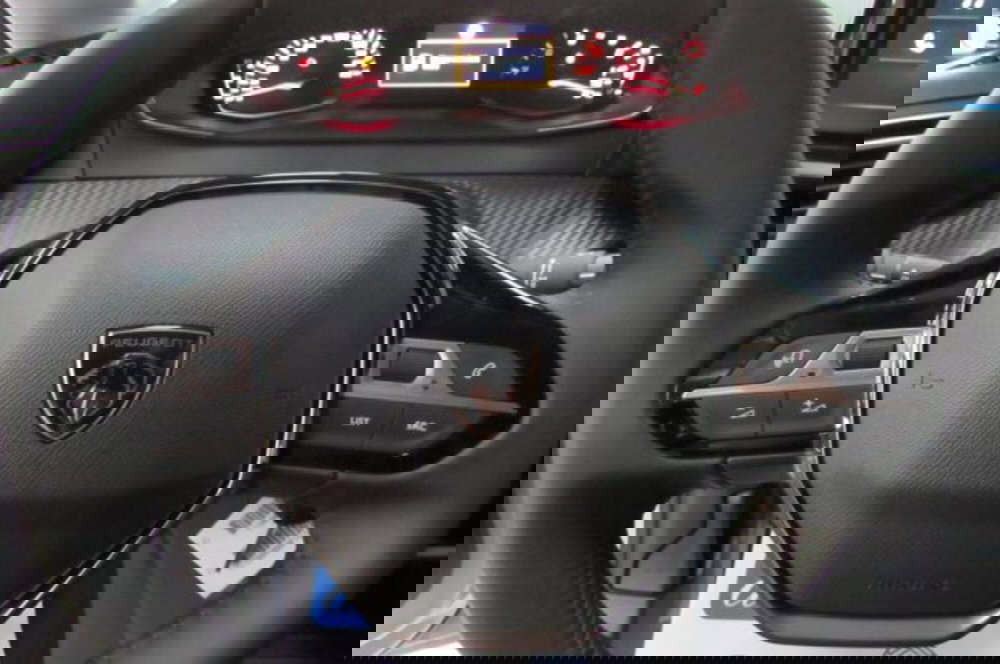 Peugeot 208 nuova a Milano (10)