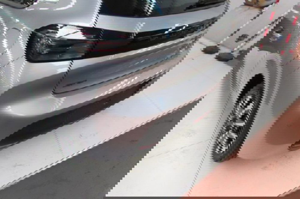 Peugeot 208 nuova a Milano (14)