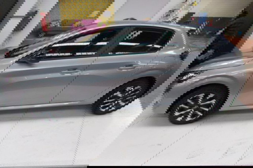 Peugeot 208 nuova a Milano (4)