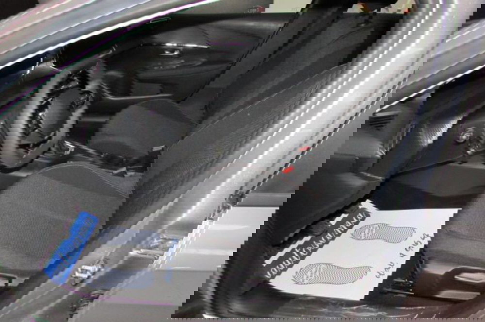 Peugeot 208 nuova a Milano (6)