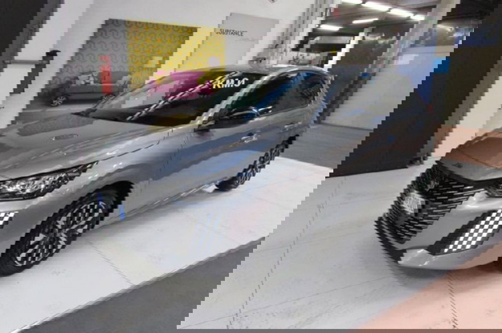 Peugeot 208 nuova a Milano