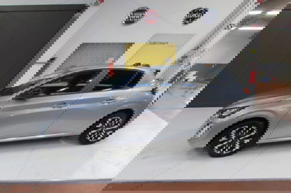 Peugeot 208 nuova a Milano (4)