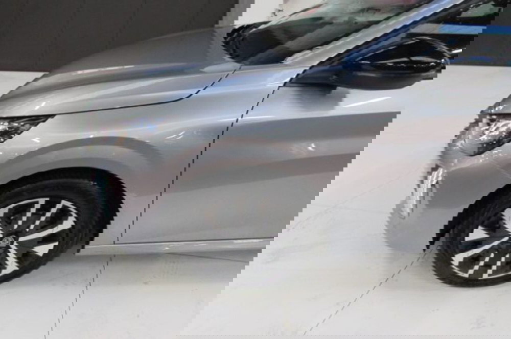 Peugeot 208 nuova a Milano (5)