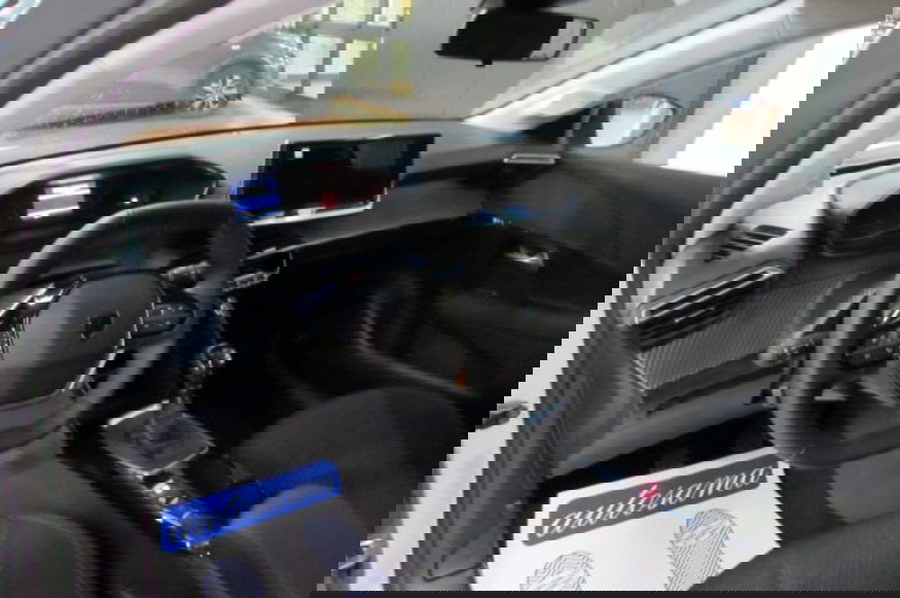 Peugeot 208 nuova a Milano (7)