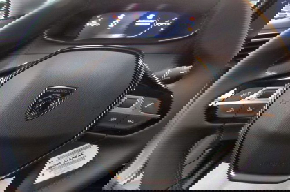 Peugeot 208 nuova a Milano (12)