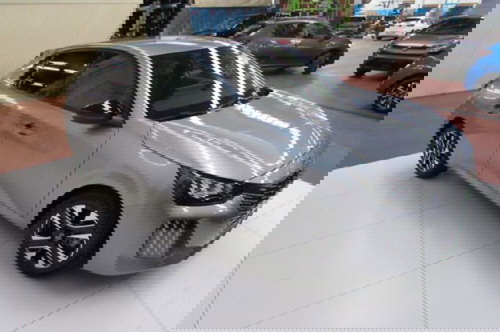 Peugeot 208 nuova a Milano (2)