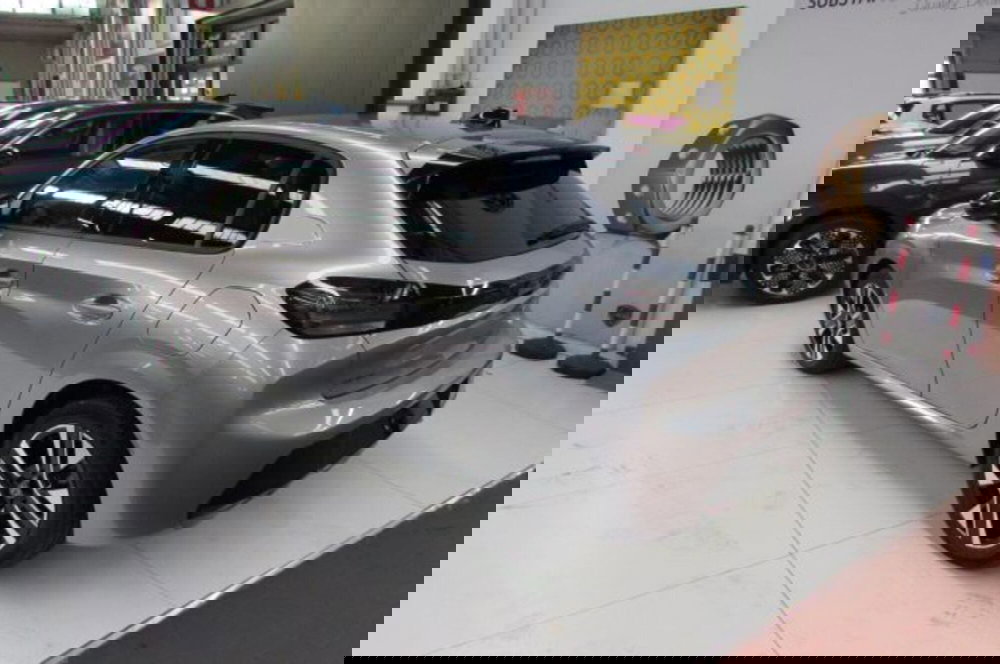 Peugeot 208 nuova a Milano (3)