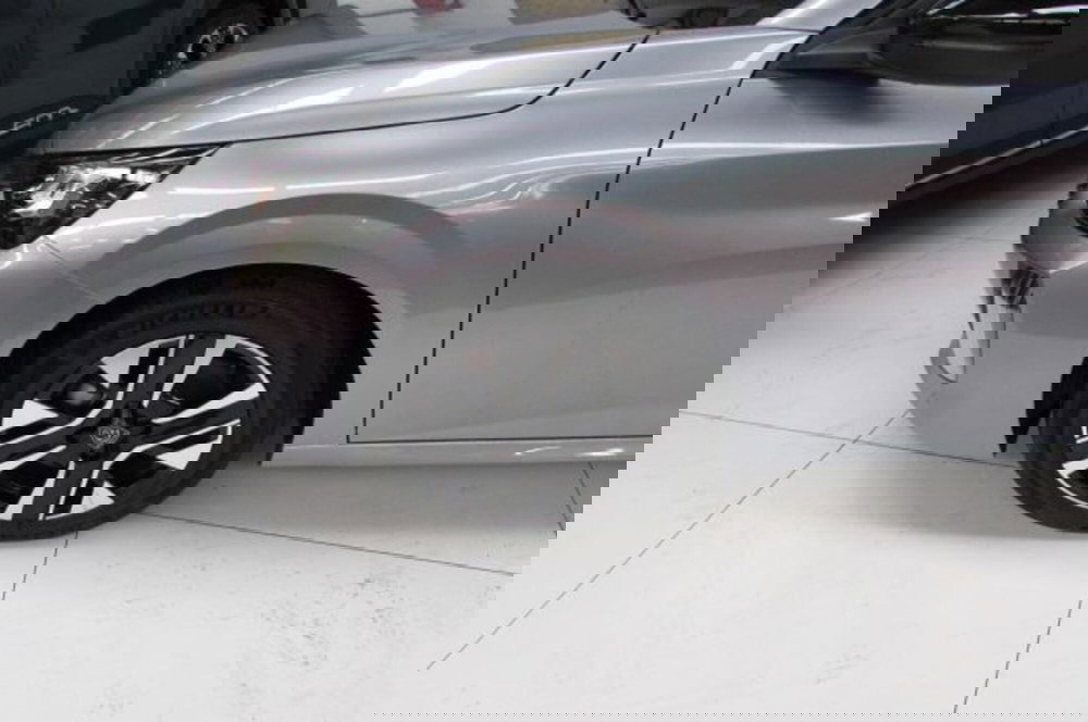 Peugeot 208 nuova a Milano (5)