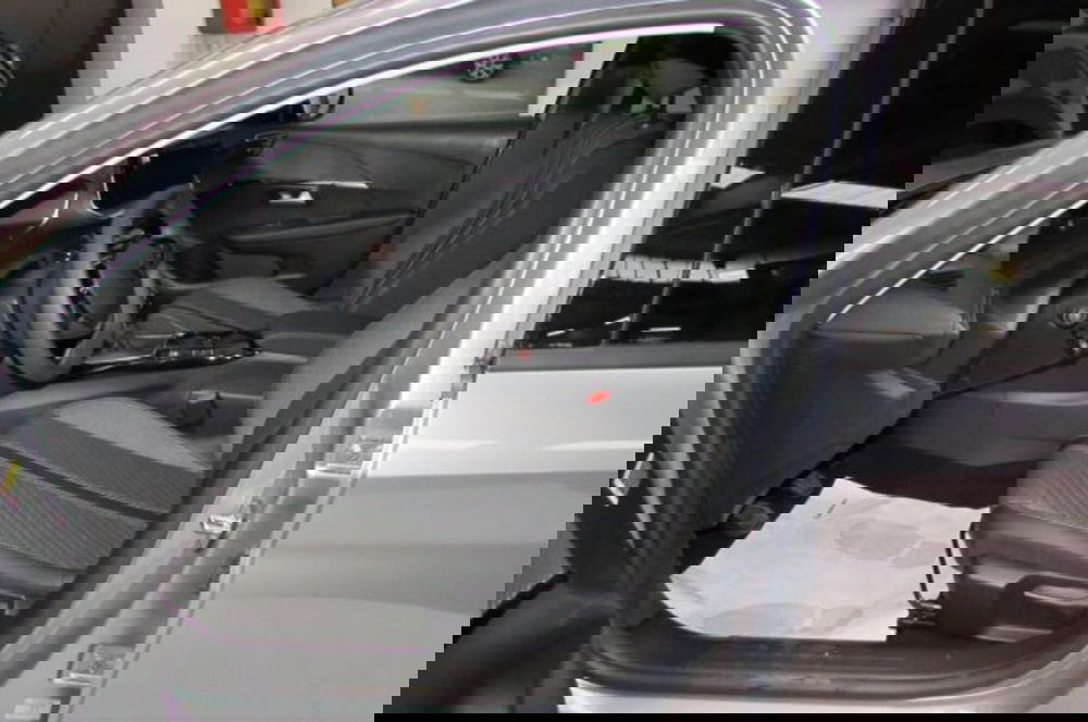 Peugeot 208 nuova a Milano (6)