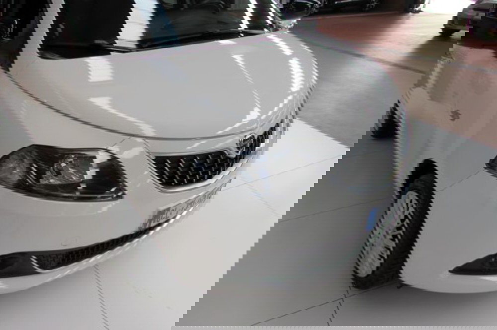 Lancia Ypsilon usata a Milano (16)