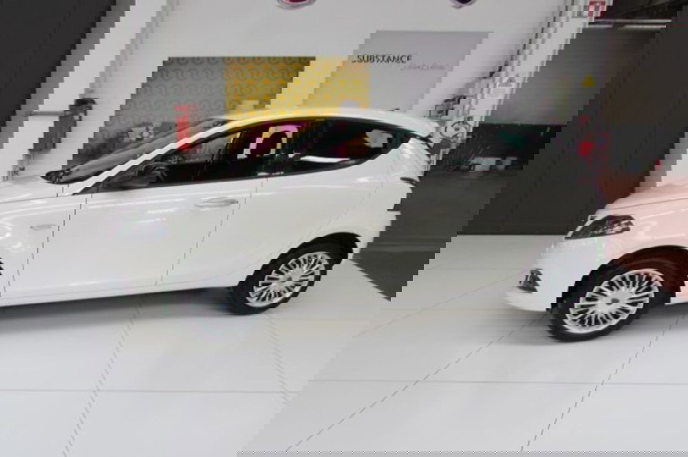 Lancia Ypsilon usata a Milano (4)