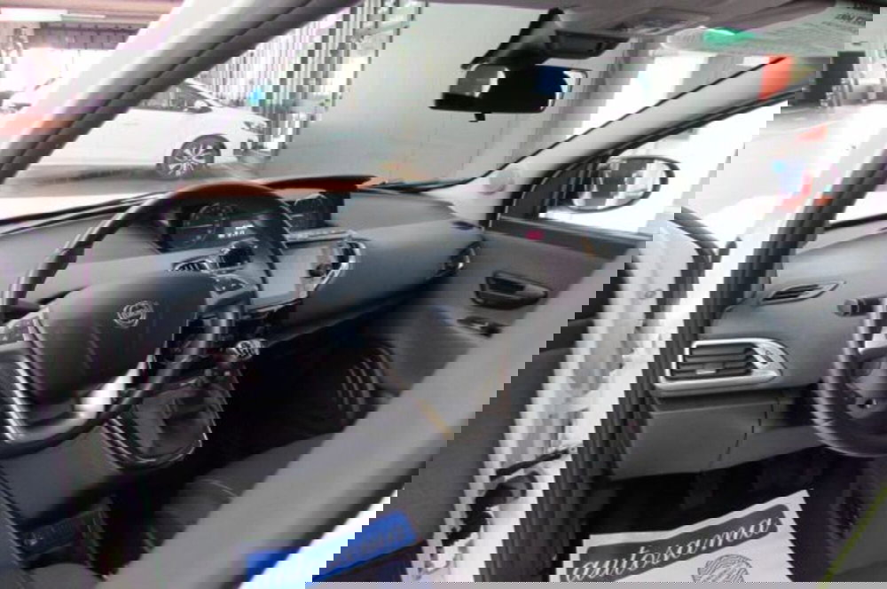 Lancia Ypsilon usata a Milano (7)