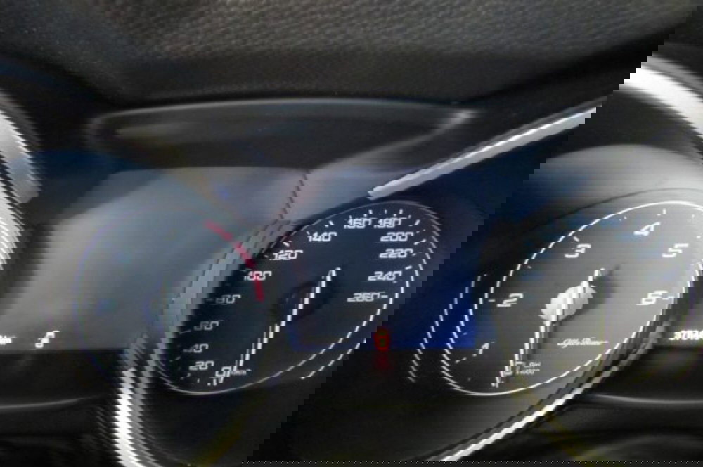 Alfa Romeo Stelvio usata a Milano (11)