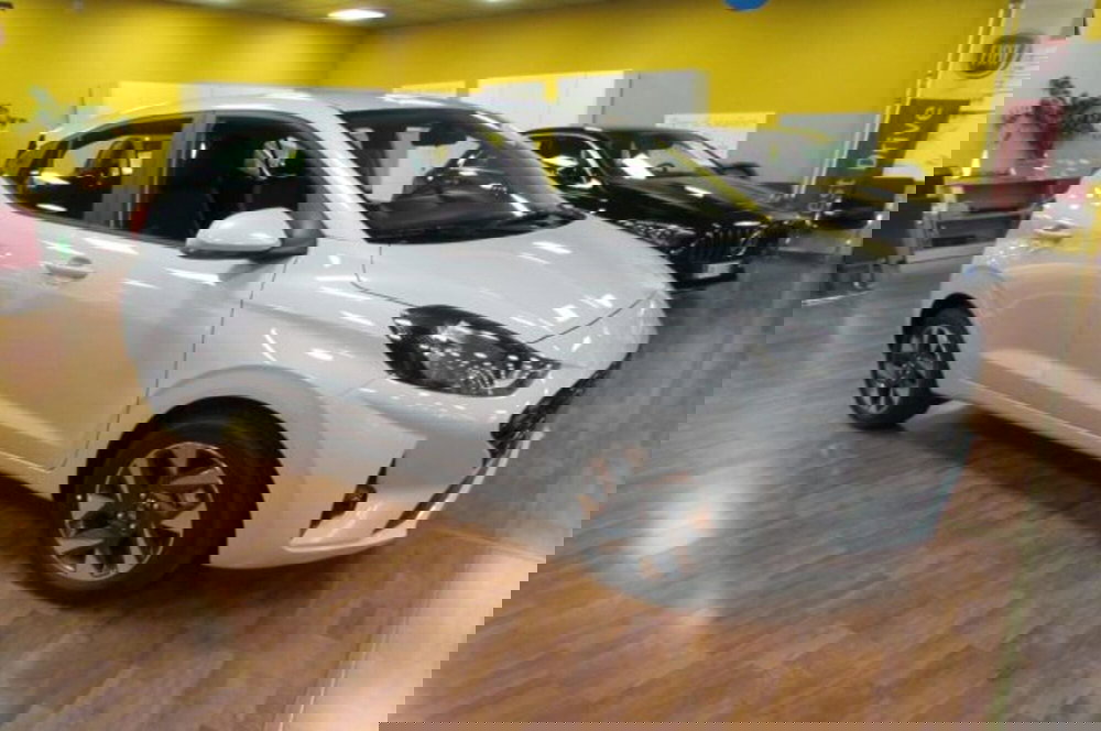 Hyundai i10 nuova a Milano (2)