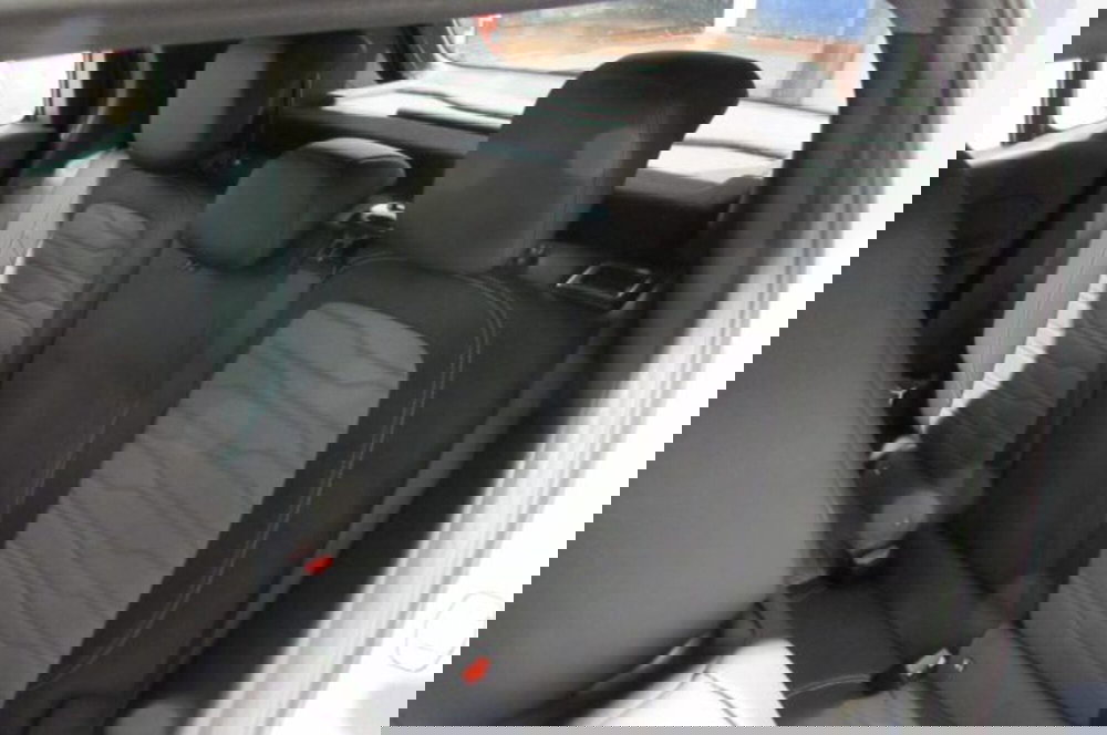 Jeep Avenger nuova a Milano (13)