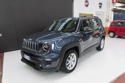 Jeep Renegade 1.5 turbo t4 mhev Altitude 2wd dct del 2024 usata a Rho