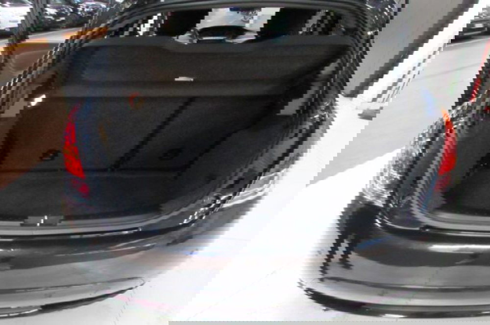 Lancia Ypsilon usata a Milano (13)