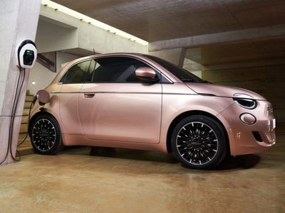 Fiat 500e 42 kWh del 2025 usata a Rho
