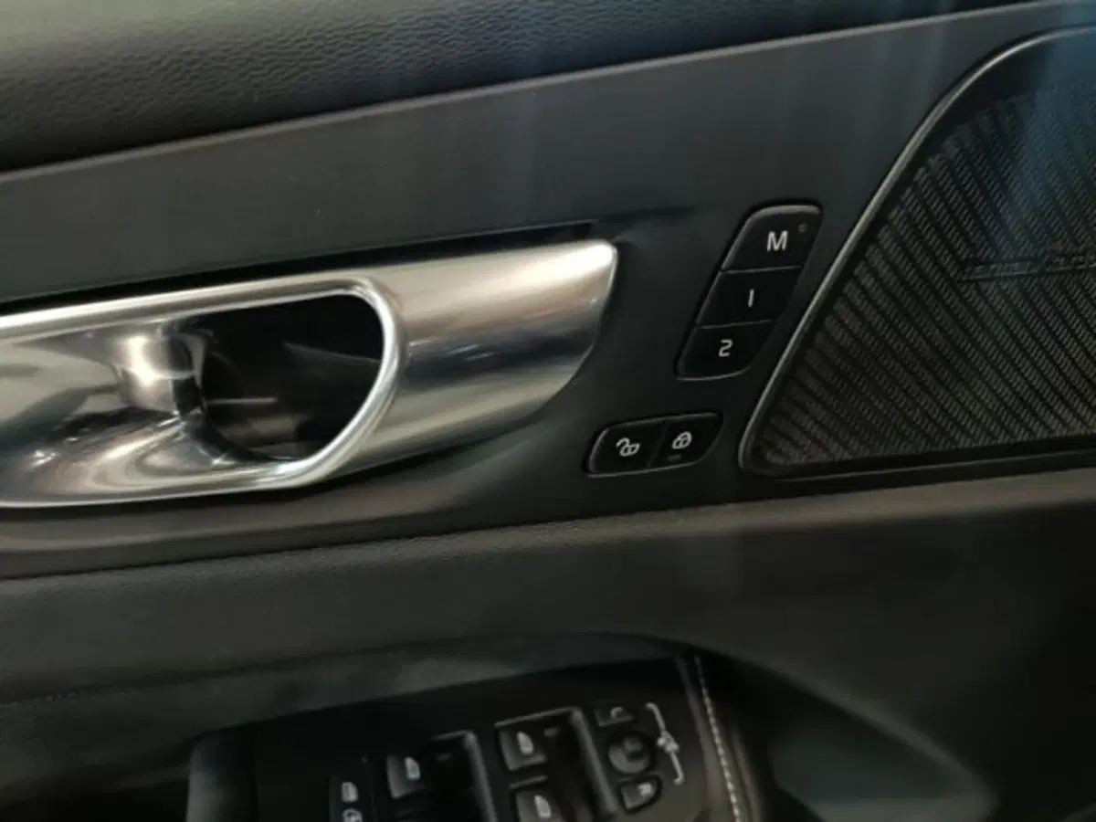Volvo XC60 usata a Novara (6)