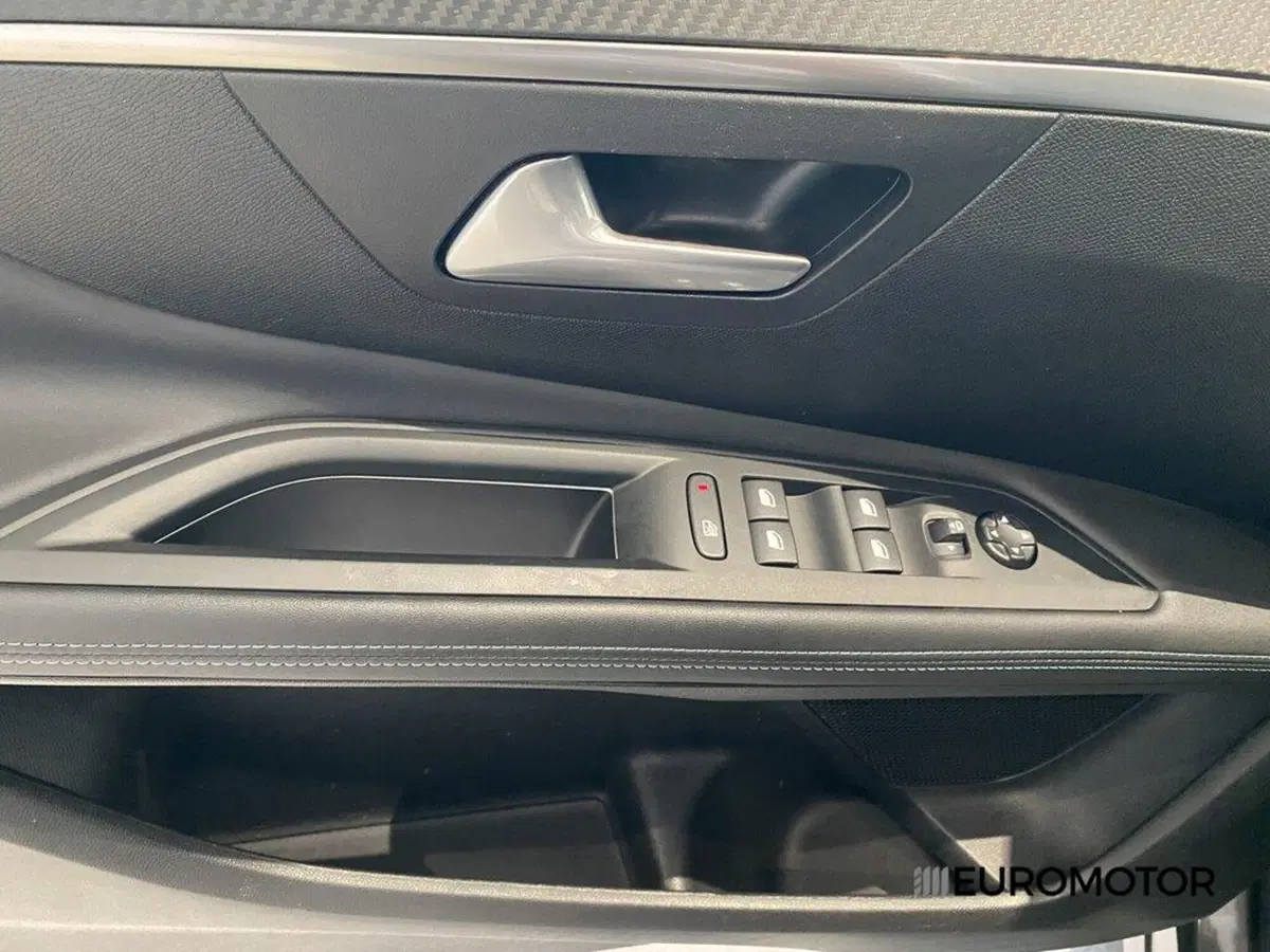 Peugeot 3008 usata a Bari (15)