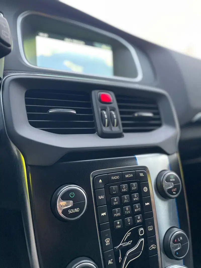 Volvo V40 usata a Sassari (9)