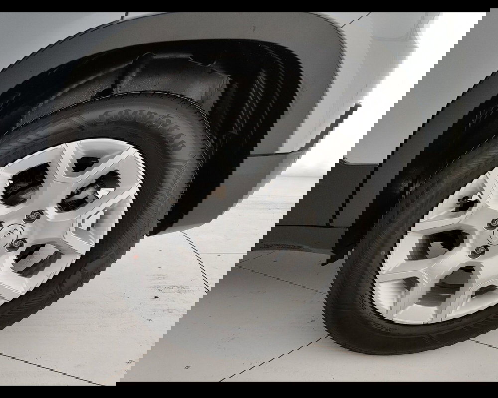 Jeep Avenger nuova a Caserta (10)