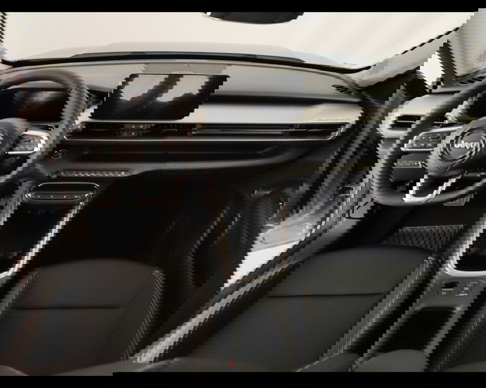 Jeep Avenger nuova a Caserta (14)