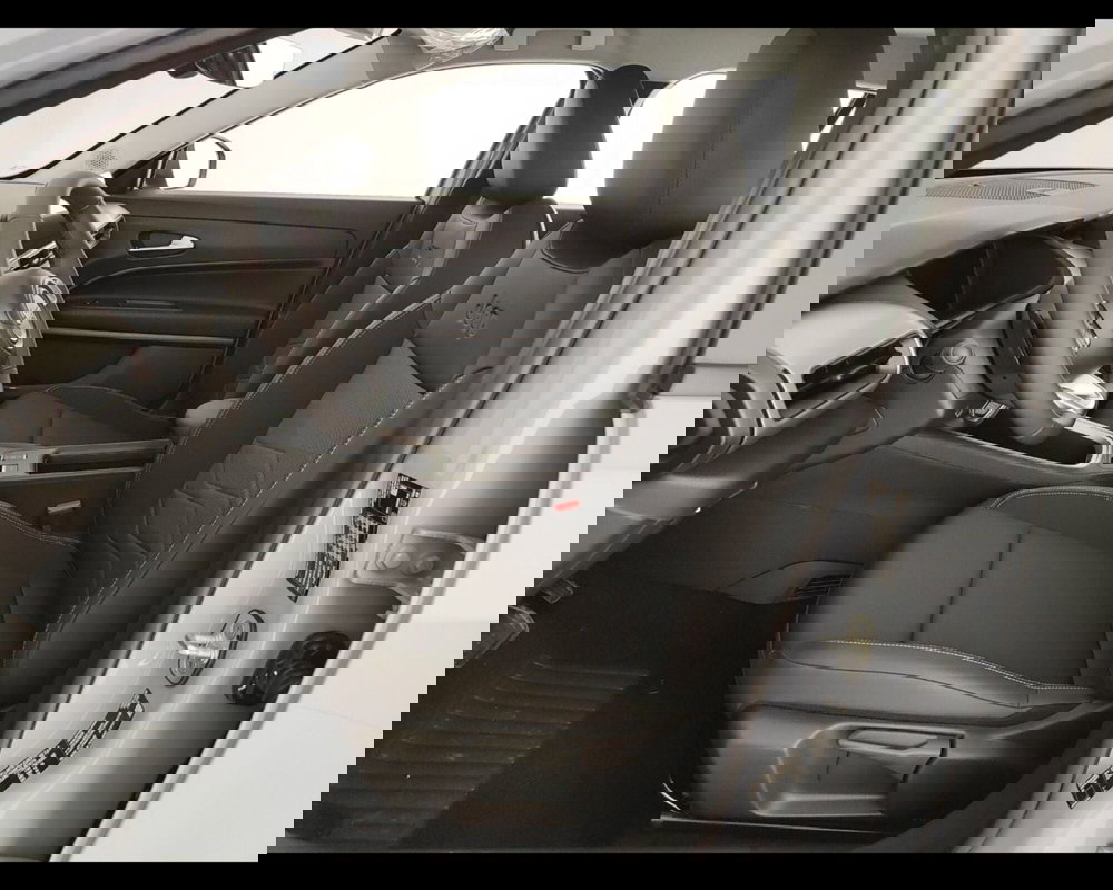 Jeep Avenger nuova a Caserta (15)