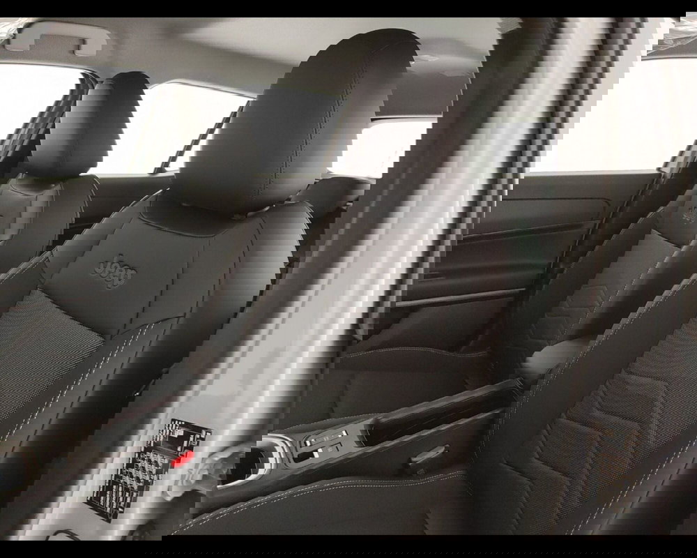 Jeep Avenger nuova a Caserta (16)