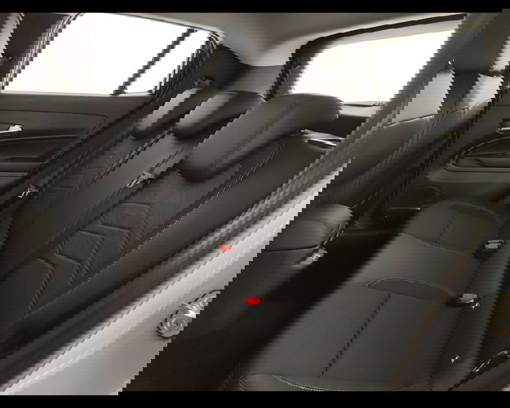 Jeep Avenger nuova a Caserta (18)