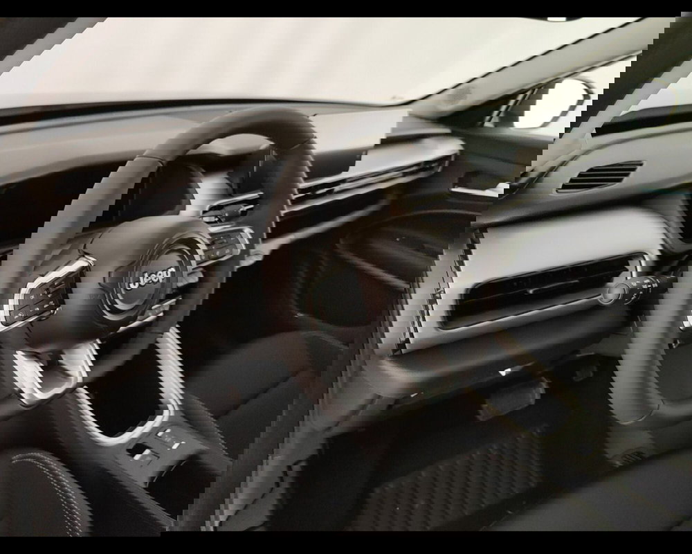 Jeep Avenger nuova a Caserta (19)